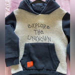 Beautiful and warm hoodie for boy 3-4 years